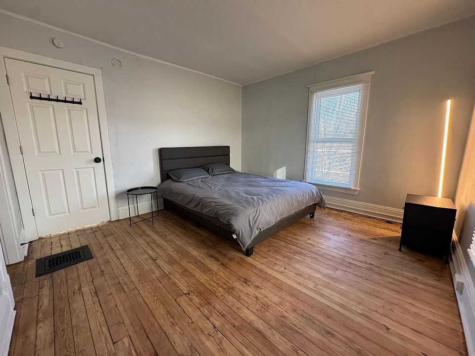 1st image of 1400 Bemis St SE Room 2