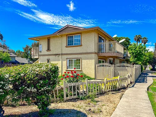 577 Freeway Dr Photo 1