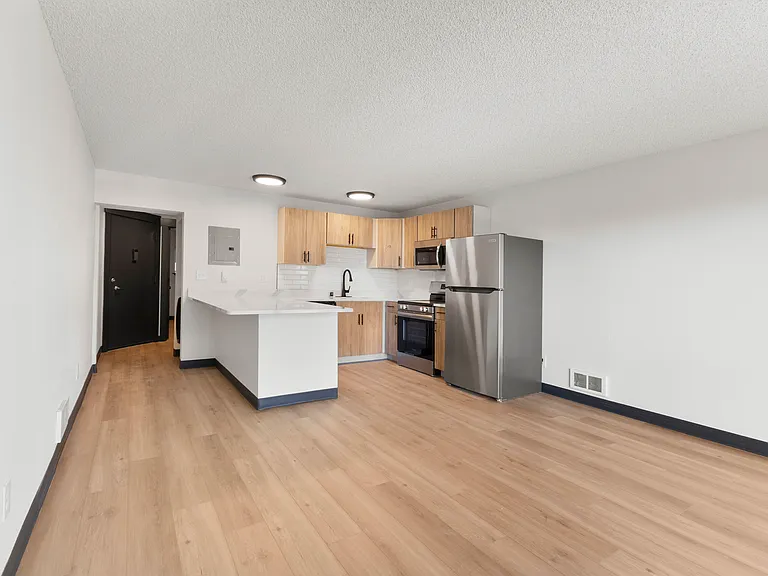 Baycrest Apartments — Photo 5