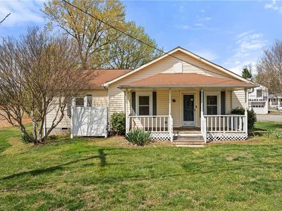 905 W Clemmonsville Rd, Winston Salem, NC, 27127