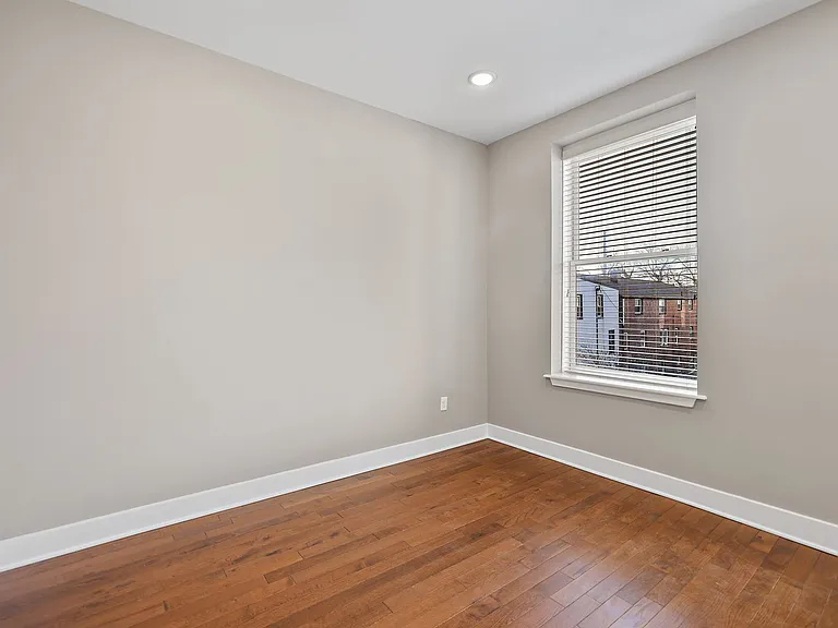 170 W Washington St — Photo 12