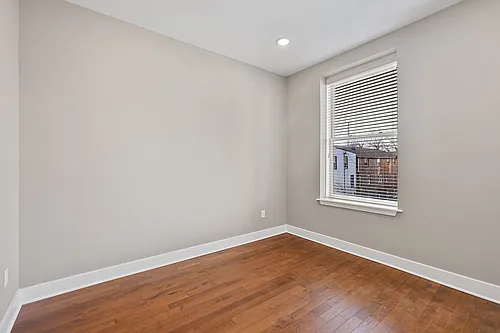 170 W Washington St Photo 1