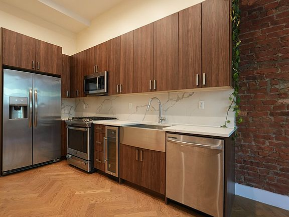 2nd image of 921 Washington Ave #211