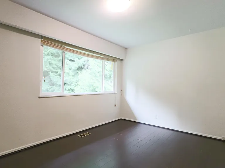 660 Kenwood Rd — Photo 16