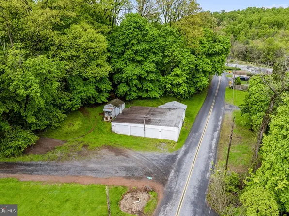 233 Mountain Trail Rd, Newmanstown, PA 17073