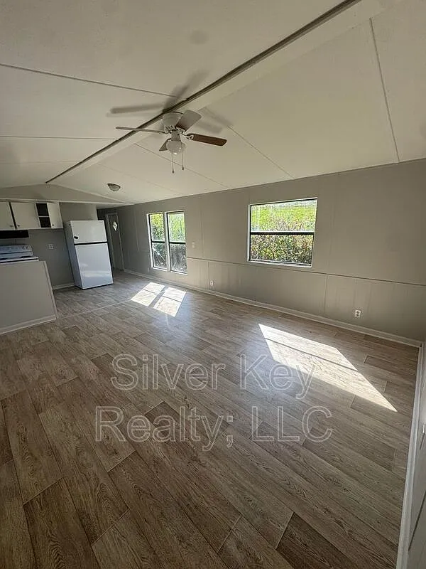 3 bed, 2.0 bath, $950 — Photo 2