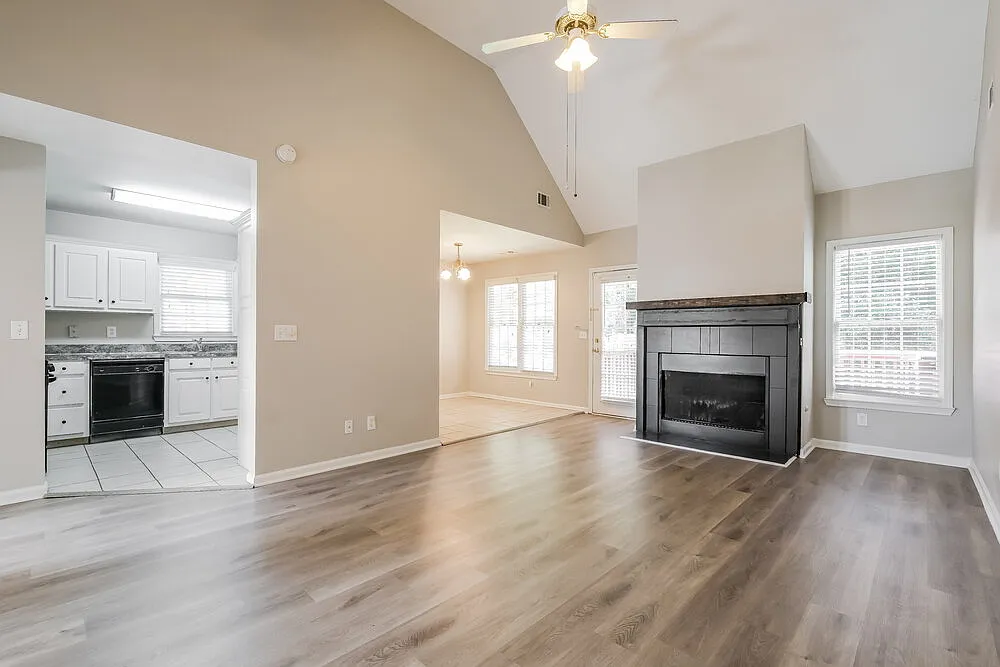 4 bed, 3.0 bath, 2362 sqft, $2,325 — Photo 4