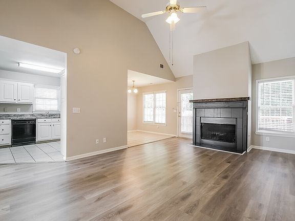 4th image of 605 Oxford Crest Ct