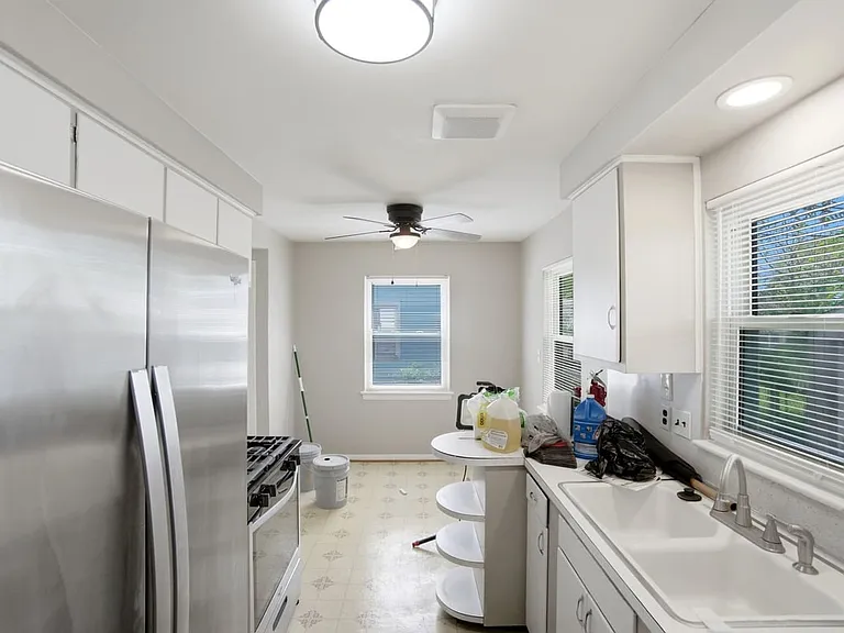 3267 Walmar Dr — Photo 16