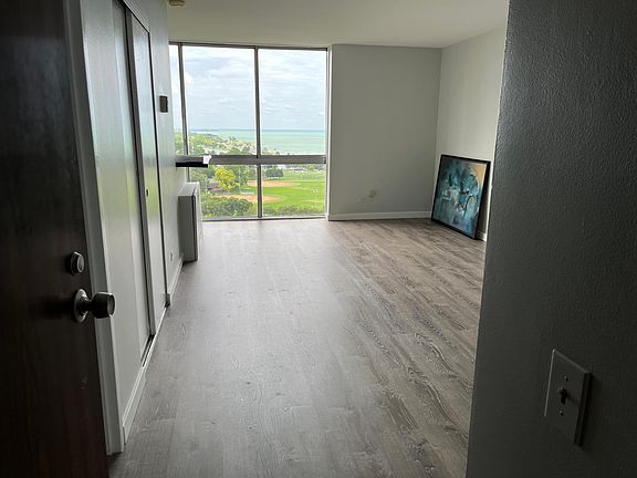 5th image of 1555 N Dearborn Pkwy APT 18C