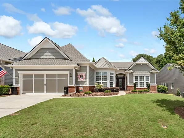 6926 Cherry Blossom Ln, Hoschton, GA 30548