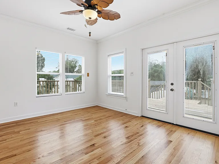 202 Penrose Dr — Photo 16