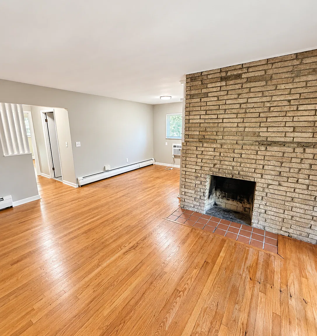 1546 Beacon Street - 3 — Photo 2