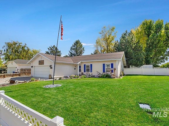 2nd image of 914 Aspenwood Ln