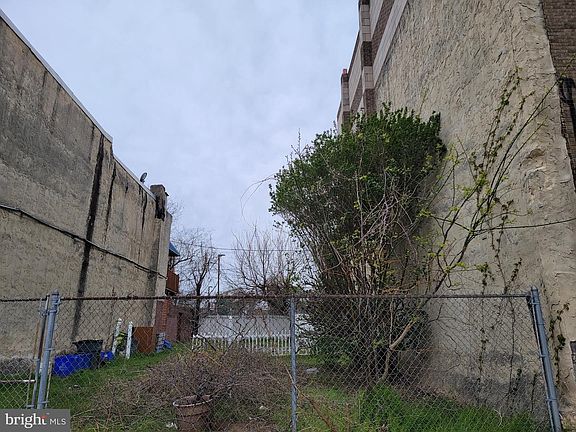3rd image of 2436 N Park Ave
