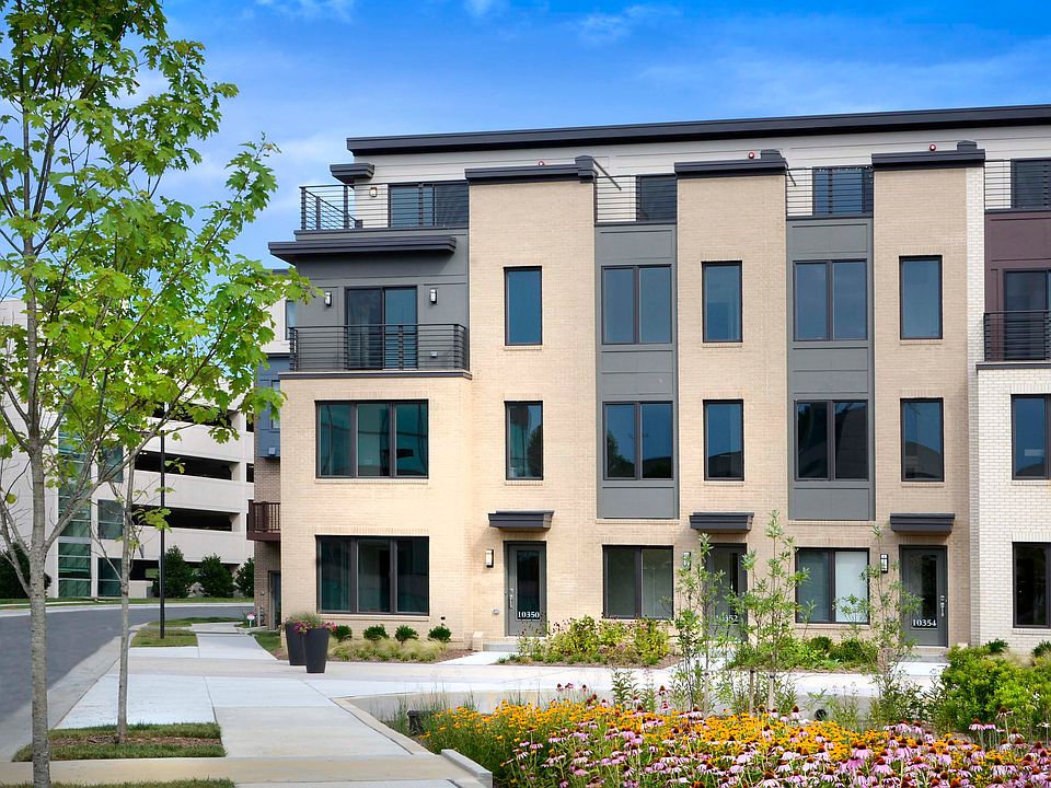 Move-in ready end townhome at Montgomery Row