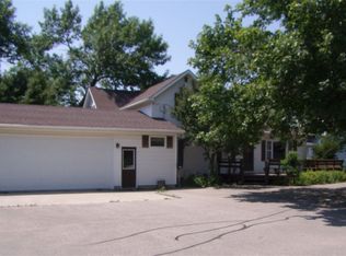 105 N Wood St, Sumner, IA 50674