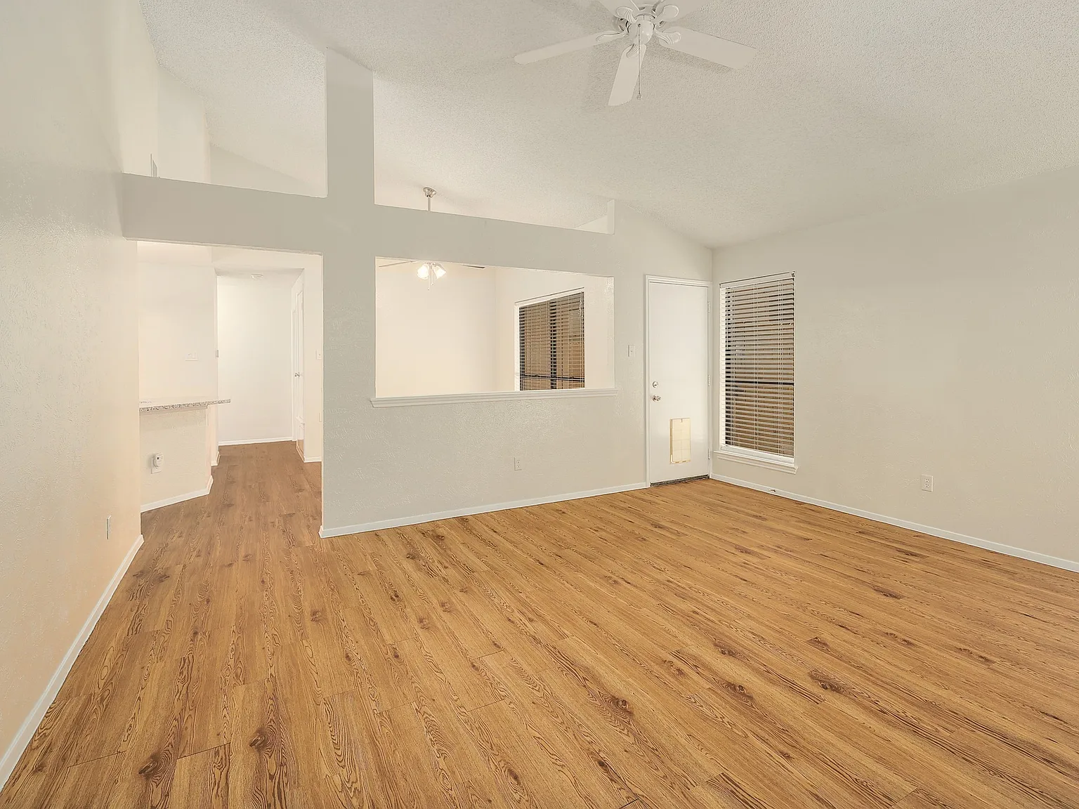 2 bed, 1192 sqft, $2,195 — Photo 4