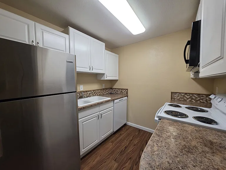 404 Belle Ave #2 — Photo 2
