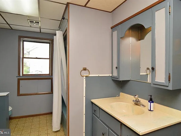 101 W Franklin St — Photo 23
