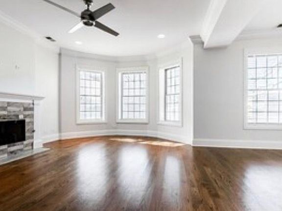 3rd image of 4917 S Prairie Ave #0