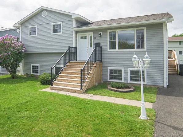 19 Hatheway St, Fredericton, NB E3B 6H4