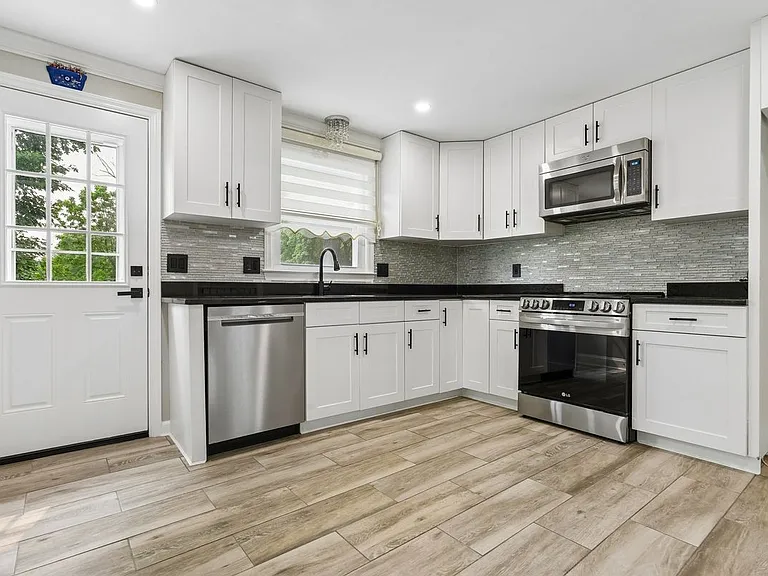 122 Upper State St — Photo 11