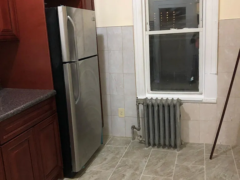 2042 Blackrock Ave — Photo 6