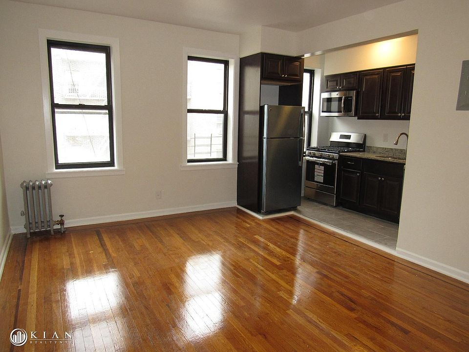 1st image of 13270 Sanford Ave APT 4E