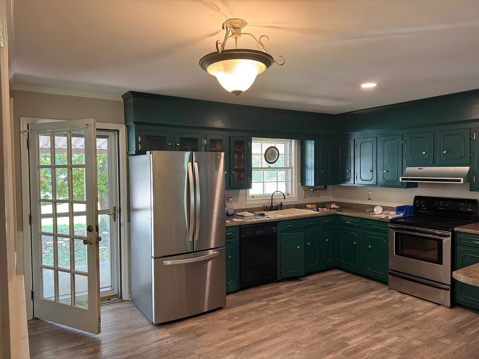 3 bed, 2.5 bath, 2250 sqft, $2,200 — Photo 2
