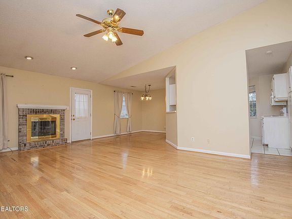 4th image of 616 Tarpley St