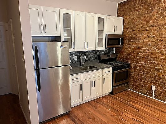 5th image of 190 Howard Ave #2