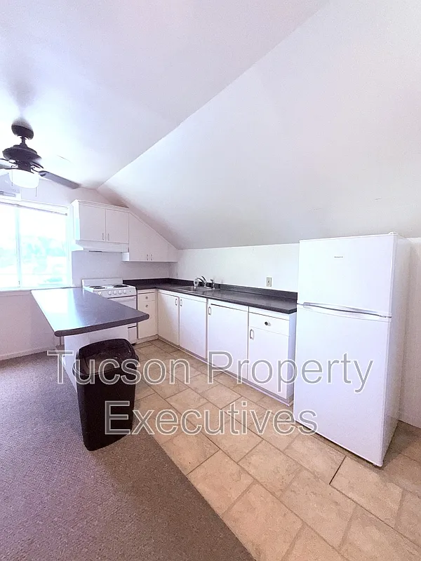 Studio, 1.0 bath, 350 sqft, $950 — Photo 1