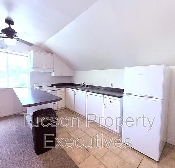 4745 E 2nd St — Photo 10