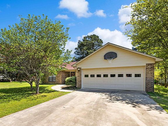 2nd image of 104 Friar Tuck Ln