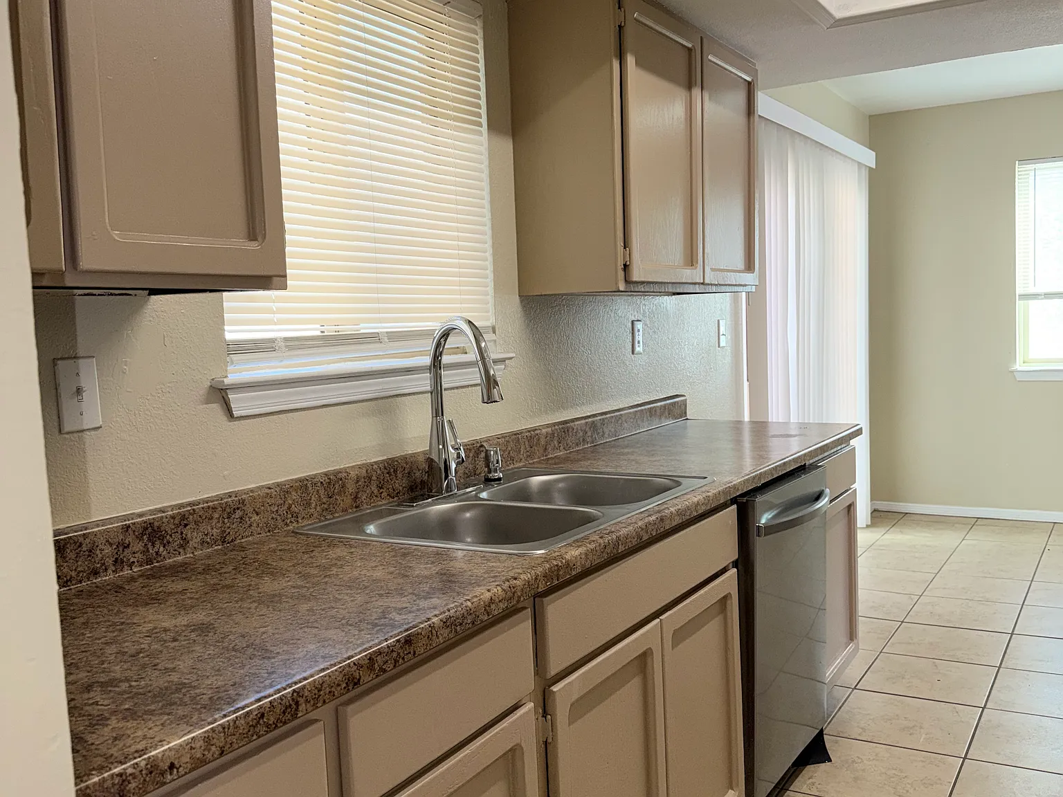 3 bed, $1,399 — Photo 3