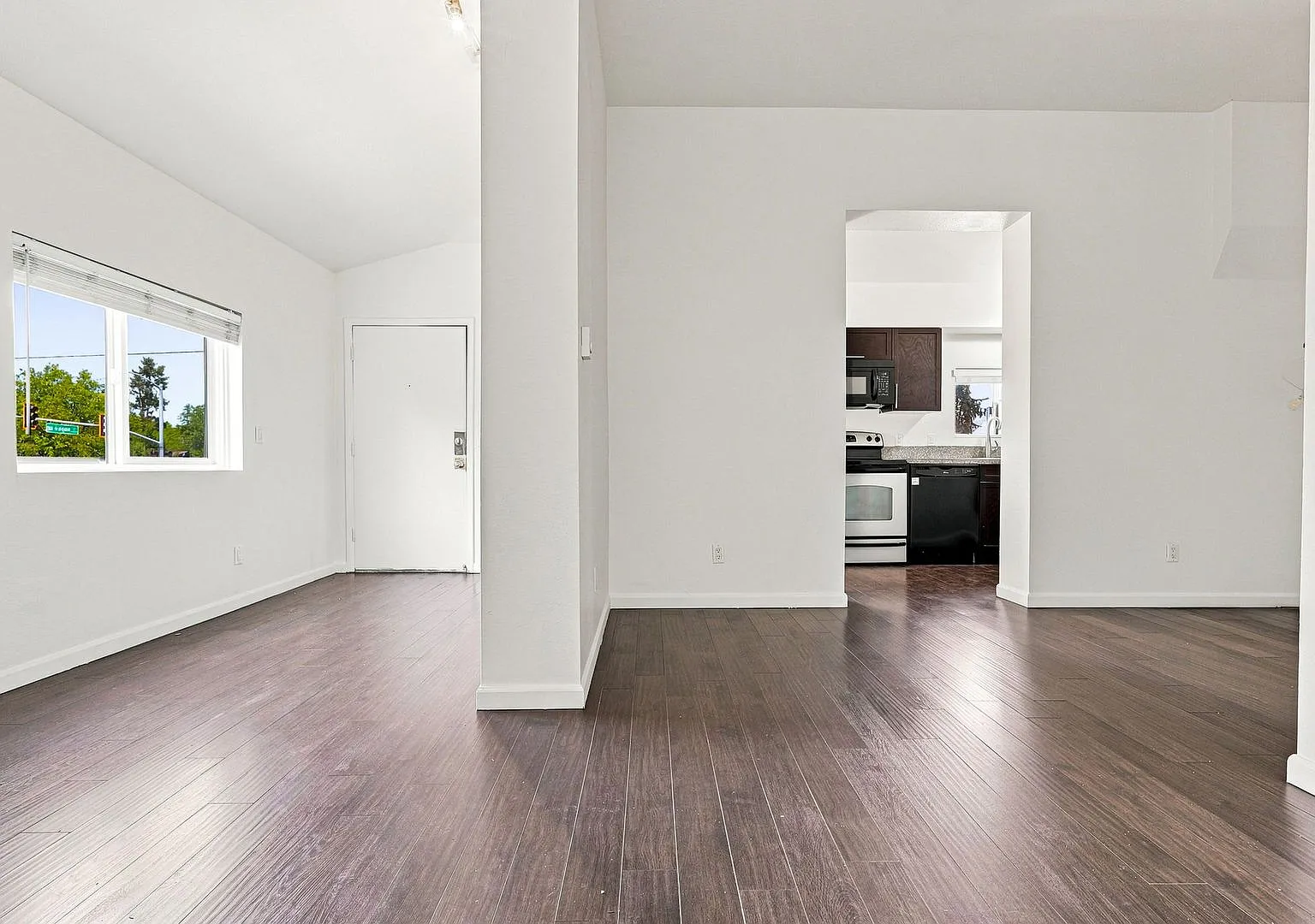 2 Bed, 1 bath Available! — Photo 3
