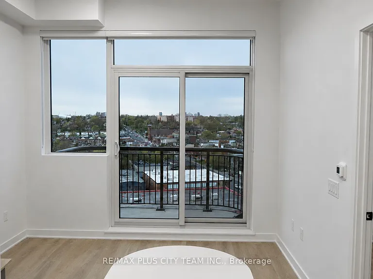 1185 Dupont St #913 — Photo 2