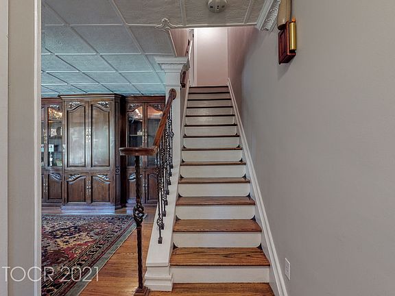 3rd image of 128 Hudson Ave