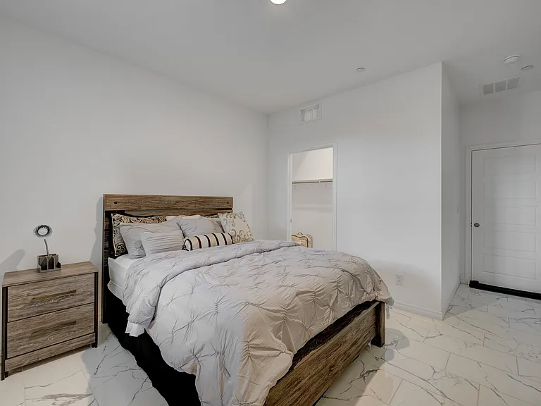293 Mount Langley St #B — Photo 10