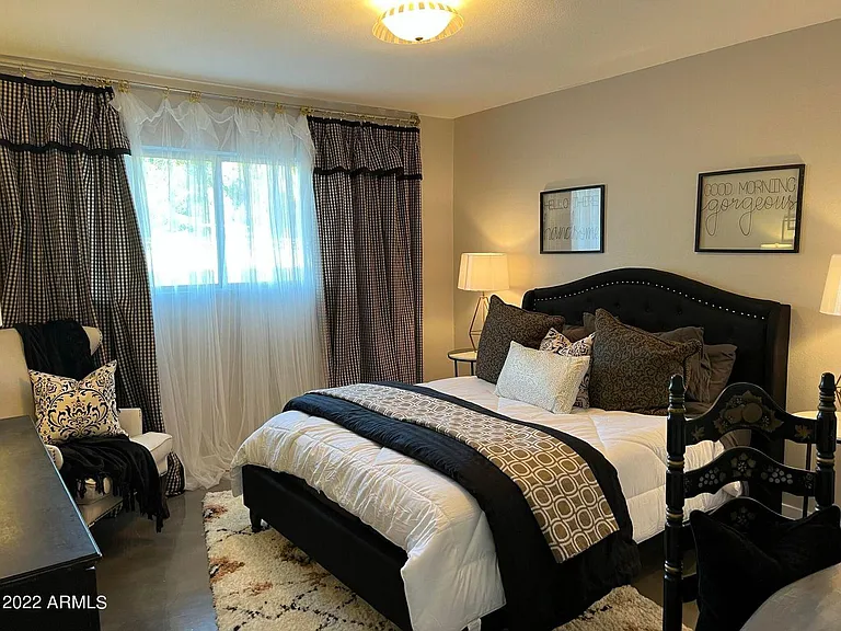 1273 E Maryland Ave #B — Photo 40