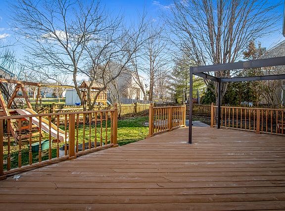 4th image of 1736 Farmside Dr