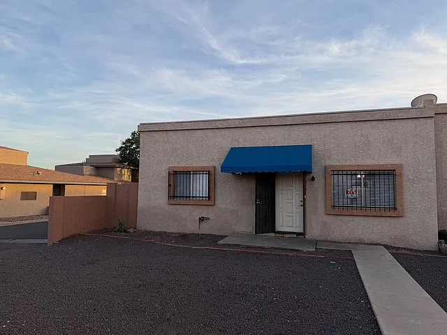 2 bed, 1.5 bath, 896 sqft, $1,490 — Photo 1