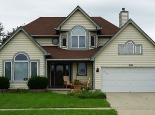 1090 N Edgelawn Dr, Aurora, IL 60506