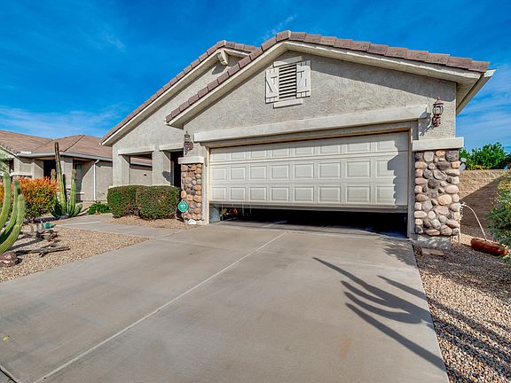 3rd image of 216 W Pullen Pl
