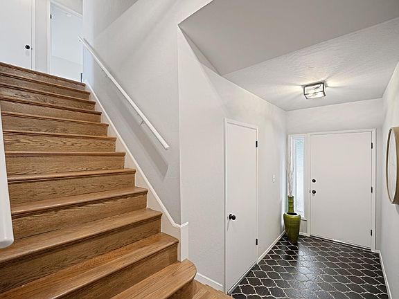 3rd image of 119 Trumbull St