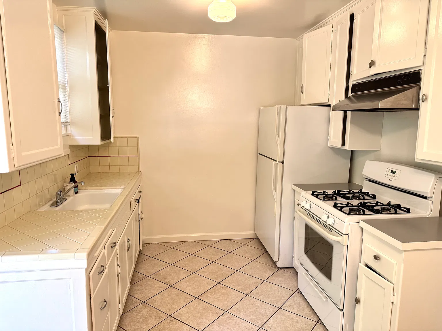 2 bed, 733 sqft, $2,950 — Photo 3
