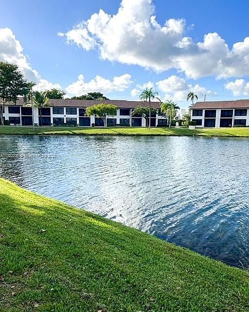 1st image of 211 Lake Pointe Dr APT 208