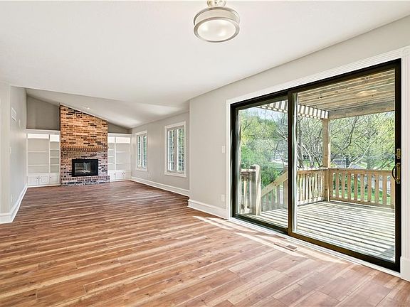 5th image of 10921 W 96th Pl