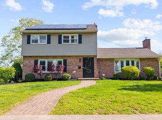 12 Magnolia Ct, Douglassville, PA 19518